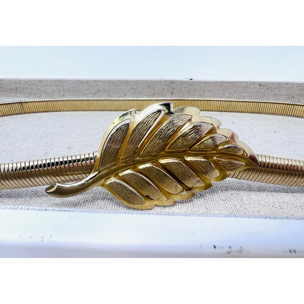 Vintage Gold Tone Snake Chain Stretch Belt Textured Leaf Buckle Botanical Boho